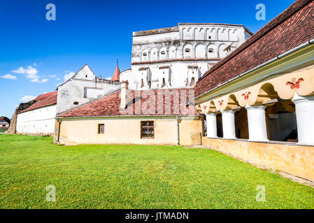 Prejmer, la Roumanie et l'église saxonne fortifiée médiévale de Brasov county monument de vieille Transylvanie Banque D'Images