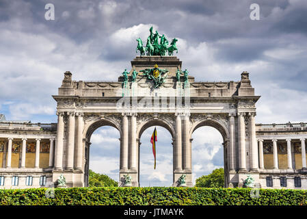 Bruxelles, Belgique. Parc du Cinquantenaire, Parc du Cinquantenaire avec l'arche construit pour la festivités du Jubilé de l'indépendance Belge en 1880. Bruxelles Banque D'Images