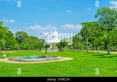 Viharamahadevi Park est le plus grand et le plus ancien parc de la ville, il est doté d'allées ombragées, juteuse, pelouse beaucoup de fontaines et vue panoramique sur l'hôtel de ville buildi Banque D'Images