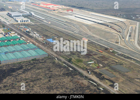 Vue aérienne de Nairobi SGR terminus ferroviaire à écartement standard et du fret en arrière-plan de fer, Nairobi, Kenya Banque D'Images