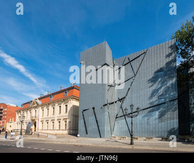 Vue sur le musée juif et extension moderne conçu par Daniel Libeskind à Kreuzberg, Berlin, Allemagne Banque D'Images