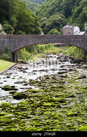 Pont sur la rivière à Lynton, North Devon, Royaume-Uni Banque D'Images