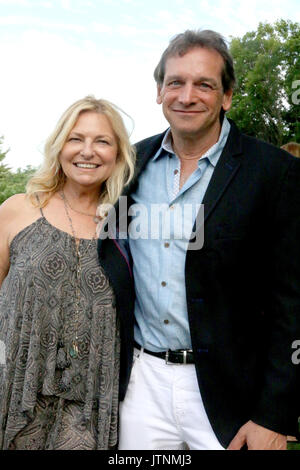 Le SOFO's 28th Annual Summer Gala Nejma et Peter Beard à Bridgehampton comprend : Debra Halpert, David Greenberg Où : Bridgehamton, New York, United States Quand : 08 Jul 2017 Credit : IZZY/WENN.com Banque D'Images