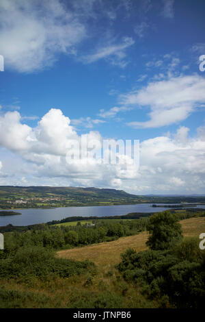 Vue sur le Lough macnean marlbank boucle panoramique route du comté de Fermanagh, Irlande du Nord pays frontaliers Banque D'Images