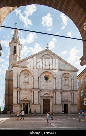 Renaissance gothique Duomo Concattedrale di Santa Maria Assunta en vieille ville de Pienza énumérés dans la liste du patrimoine mondial par l'UNESCO, Pienza, Toscane, Italie. 31 JUIL Banque D'Images