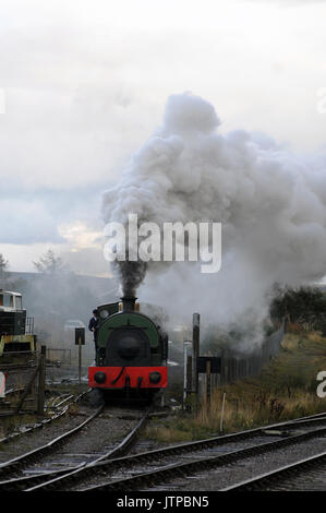 Les feuilles de 'Sir Gomer' Fourneau de garage cour avec un train de marchandises de la sonnette d'Inn. Pontypool et Blaenavon Railway. Banque D'Images