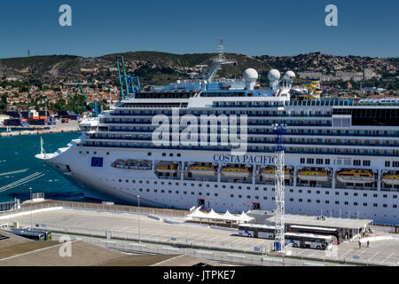 Costa Pacifica, Costa Cruises - Marseille, France - 08 mai 2017 : Costa Pacifica croisière bateau amarré dans le port de Marseille Banque D'Images