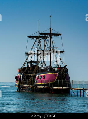 Vieux bateau pirate amarré Banque D'Images