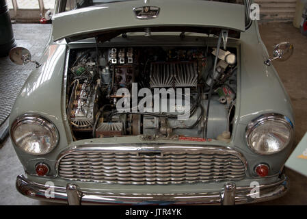 1965 Austin Mini voiture électrique vintage eco friendly par pile Banque D'Images