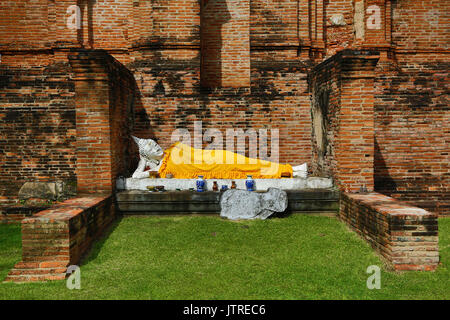 Statue de Bouddha couché du Wat Yai Chaimongkol Temple, Ayutthaya, Thaïlande Banque D'Images