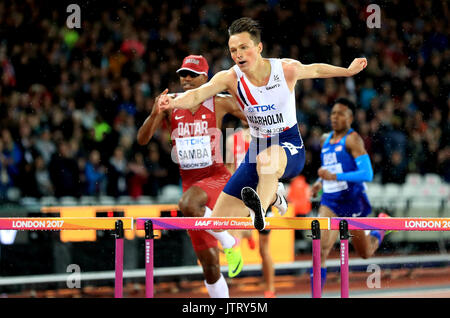 La Norvège est Karsten Warholm sur le chemin de l'or dans le 400m haies hommes durant six jour final du championnat du monde de l'IAAF 2017 à la London Stadium. Banque D'Images