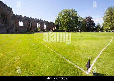 Soleil août retourne à la le croquet à l'Évêché de Wells, Somerset, Royaume-Uni. Credit : Niall Woods, Alamy Live News Banque D'Images