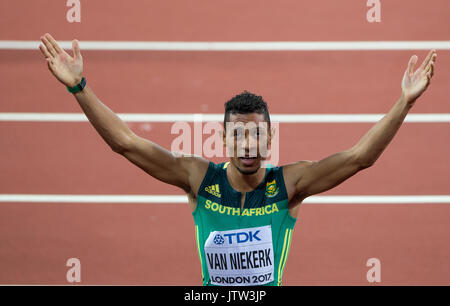 Londres, Royaume-Uni. 10 août, 2017. WAYDE VAN NIEKERK d'Afrique du Sud parvient à obtenir la médaille d'argent après une finale au cours de l'IAAF Championnats du monde d'athlétisme 2017 - Jour 7 du Parc olympique, Londres, Angleterre le 10 août 2017. Photo par Andy Rowland. Crédit : Andrew Rowland/Alamy Live News Banque D'Images