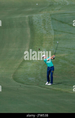 Charlotte, Caroline du Nord, USA. 10 août, 2017. Jordan Spieth du United States hits dans le 12ème green lors du premier tour de la 99e Championnat de la PGA à Quail Hollow Club à Charlotte, NC. (Scott Kinser/Cal Sport Media) Credit : Cal Sport Media/Alamy Live News Banque D'Images