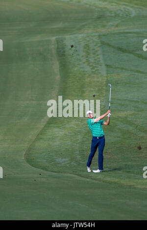 Charlotte, Caroline du Nord, USA. 10 août, 2017. Jordan Spieth du United States hits dans le 12ème green lors du premier tour de la 99e Championnat de la PGA à Quail Hollow Club à Charlotte, NC. (Scott Kinser/Cal Sport Media) Credit : Cal Sport Media/Alamy Live News Banque D'Images