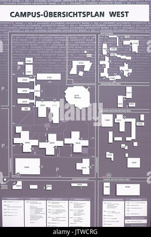 Mainz, Allemagne - le 06 août 2017 : La carte du campus de l'Université Johannes Gutenberg avec des illustrations à l'échelle des instituts scientifiques le Aug Banque D'Images