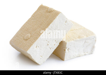 Deux blocs de tofu blanc isolé sur blanc. Banque D'Images