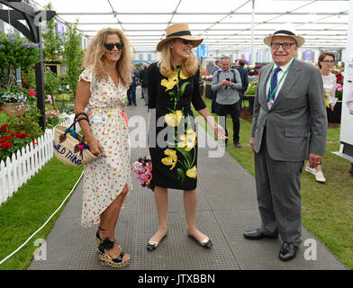 L'Australien Rupert Murdoch, magnat des médias américain visite le Chelsea Flower Show avec son épouse Jerry Hall le modèle américain et l'actrice. Banque D'Images