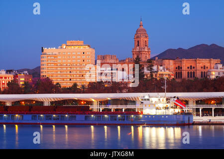 Station partie de Malaga du port dans la soirée. Espagne Banque D'Images