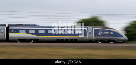 Un train Eurostar e320, le dernier train Eurostar, la flotte passe par Ashford, Kent. Banque D'Images