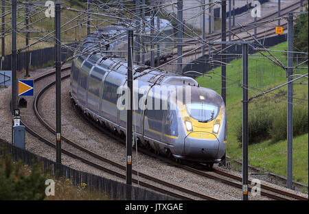 Un train Eurostar e320, le dernier train Eurostar, la flotte passe par Ashford, Kent. Banque D'Images