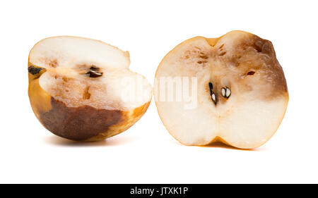 Découper pomme pourrie on white background with clipping path Banque D'Images