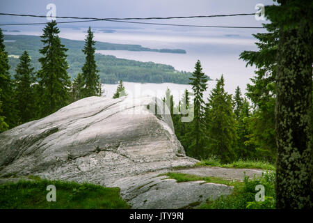 Un beau panorama du lac et de la forêt de pics Koli Banque D'Images