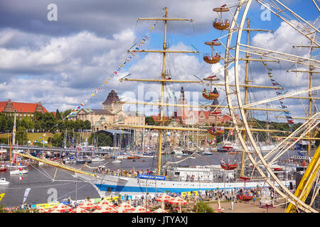 Szczecin, Pologne - Août 06, 2017 : Finale de la Tall Ships Races 2017 Lasztownia à Szczecin vu de l'île. Banque D'Images