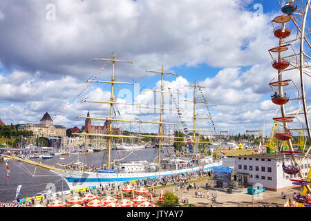 Szczecin, Pologne - Août 06, 2017 : Finale de la Tall Ships Races 2017 Lasztownia à Szczecin vu de l'île. Banque D'Images