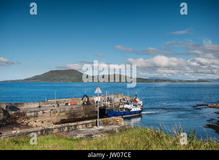 L'île de Clare vu de Roonah Quay dans le comté de Mayo, Irlande