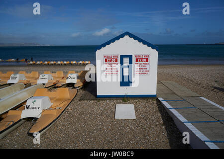 Vue d'un stand de vente à pédales sur la plage de Weymouth Banque D'Images