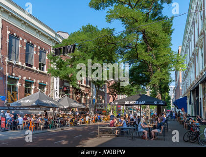 Cafés Bars et restaurants sur Witte de Withstraat dans le centre-ville, à Rotterdam, Pays-Bas Banque D'Images