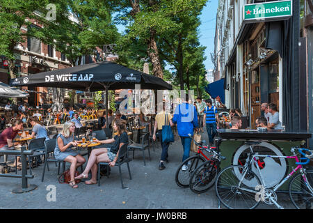 Cafés Bars et restaurants sur Witte de Withstraat dans le centre-ville, à Rotterdam, Pays-Bas Banque D'Images