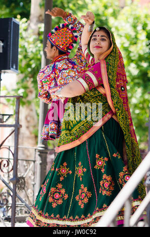 Badajoz, Espagne - 15 juillet 2017. Danseurs indiens au cours de la célébration de l'international festival folklorique à Badajoz Banque D'Images