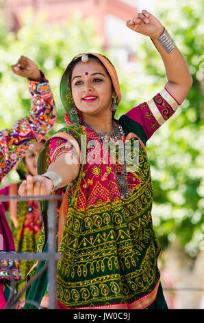 Badajoz, Espagne - 15 juillet 2017. Danseurs indiens au cours de la célébration de l'international festival folklorique à Badajoz Banque D'Images