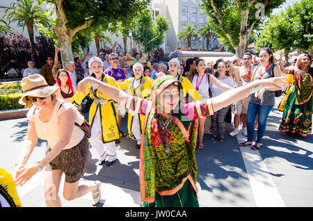 Badajoz, Espagne - 15 juillet 2017. Danseurs indiens au cours de la célébration de l'international festival folklorique à Badajoz Banque D'Images