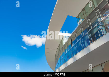 MILAN, ITALIE - 28 avril 2017 : gratte-ciel moderne à Porta Nuova à Milan, Italie. Porta Nuova est le principal quartier des affaires de Milan. Banque D'Images