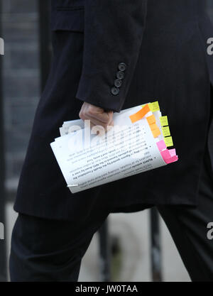 Londres, 21 mars 2017. Jeremy Hunt MP Secrétaire d'État à la santé arrive pour une réunion du cabinet, au 10 Downing street avec ses notes sur l'exposition. Banque D'Images