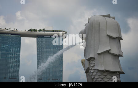 Singapour - Jun 13, 2017. Close-up of le Merlion de Singapour. Singapour est l'un des plus populaires destinations de voyage dans le monde entier pour Banque D'Images