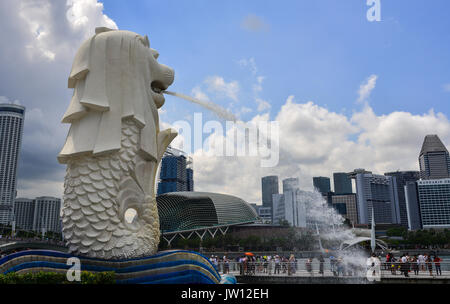 Singapour - Jun 13, 2017. Vue sur le Merlion de Singapour. Singapour est l'un des plus populaires destinations de voyage dans le monde pour un g Banque D'Images