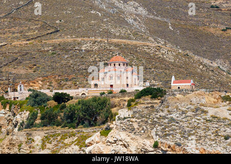 Saint Dimitrios église en pierre traditionnelle près de Ermoupolis, l'île de Syros en Grèce Banque D'Images