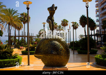 Salvador Dali sculpture. La ville de Marbella, Costa del Sol, Andalousie, espagne. Photo prise - 26 juillet 2017. Banque D'Images