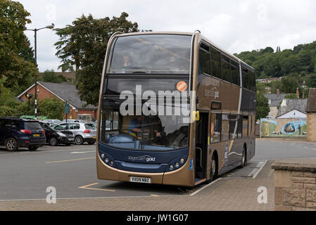 Une diligence bus à la gare routière de Nailsworth, Gloucetsershire England UK. Le service 63 à Gloucester. Banque D'Images