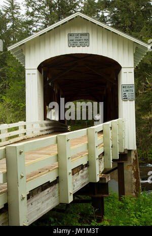 Pont couvert de Wildcat, Lane County, Oregon Banque D'Images