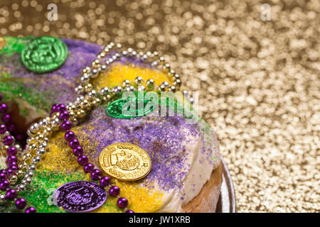 King Cake sur Gold Glitter Banque D'Images