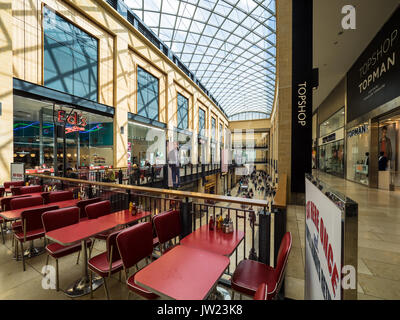 Ed's Easy Diner dans le centre commercial ou la galerie marchande Cambridge Grand Arcade. Ed's Easy Diner a été établi à Soho Londres en 1987. Banque D'Images