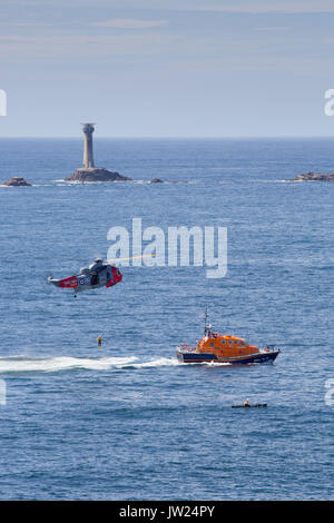 Démonstration de sauvetage en mer de l'Air, Land's End, Cornwall, UK Banque D'Images