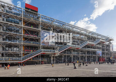 Centre Pompidou, Centre national d'art et de culture Georges Pompidou, Beaubourg, high-tech ou de l'architecture brutaliste de Renzo Piano et Richard Roge Banque D'Images