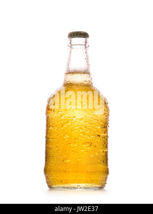 Bouteille de bière light avec gouttes d'eau. Isolated on white Banque D'Images