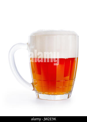 Non filtrée transparent beer mug avec mousse. Isolé sur blanc, chemin de détourage inclus Banque D'Images